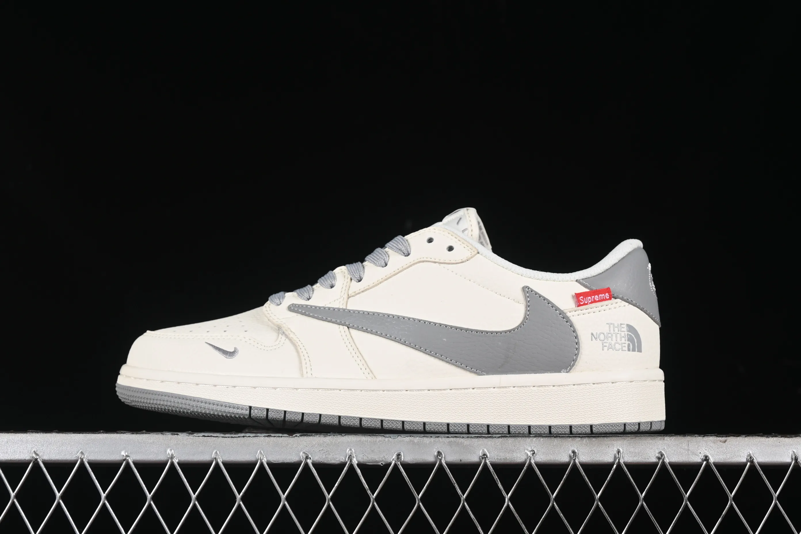 All Categories Air Jordan Jordan Series Basketball Shoes Air Jordan 1 Low High-end Customized Low-top Shoes Travis Scott x Fragment Design x Air Jordan 1 Low OG SP AJ1 Joe 1 Supreme North Face Co-branded - Off-White Elegant Gray Low-top Cultural and Casual Shoes DIY1688-001